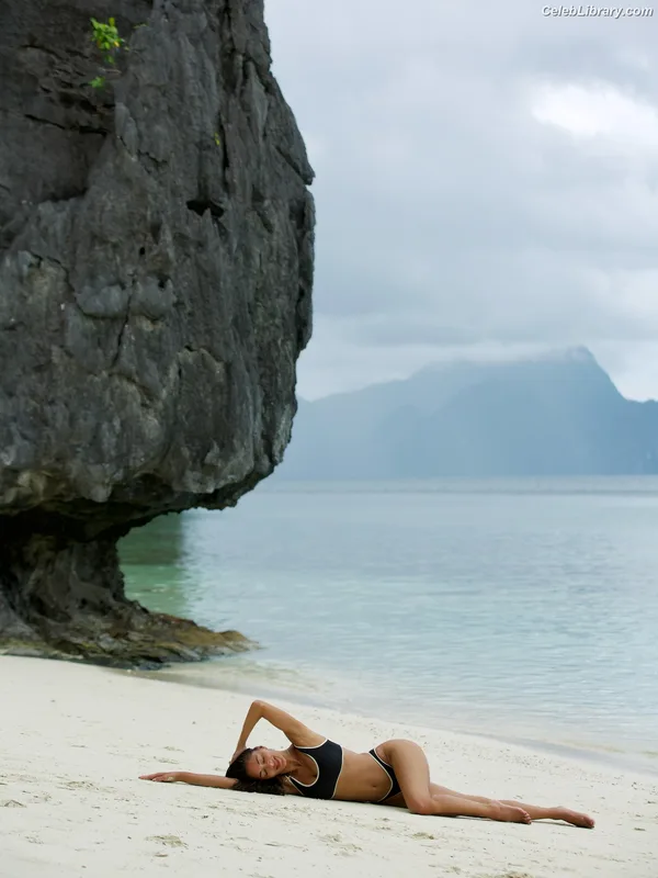 Nicole Scherzinger photo 24 of 1187