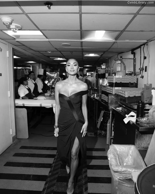 Nicole Scherzinger photo 17 of 1187