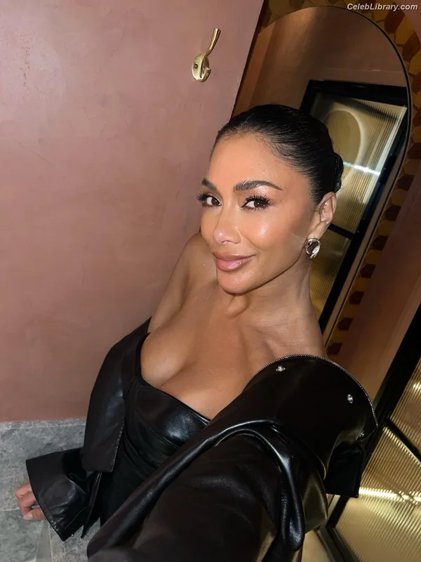 Nicole Scherzinger photo 17 of 1187