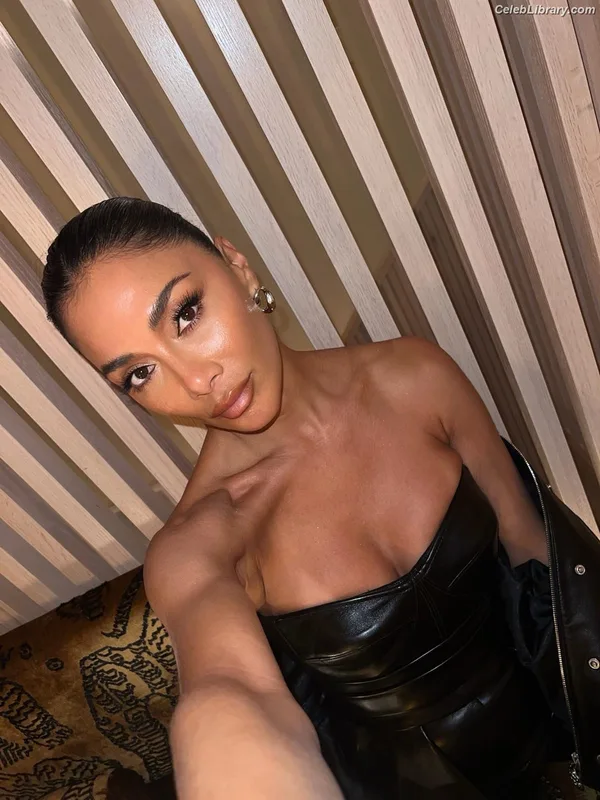 Nicole Scherzinger photo 23 of 1187