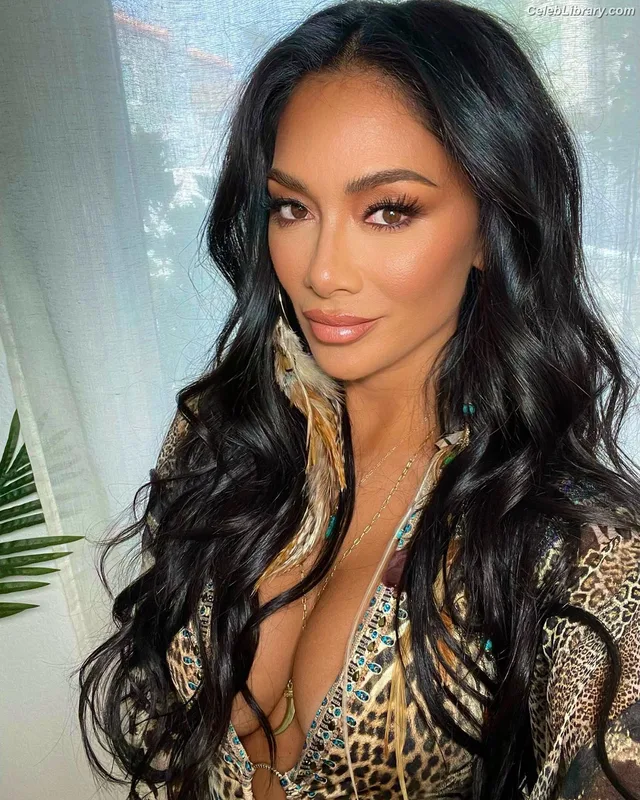 Nicole Scherzinger photo 1 of 1187