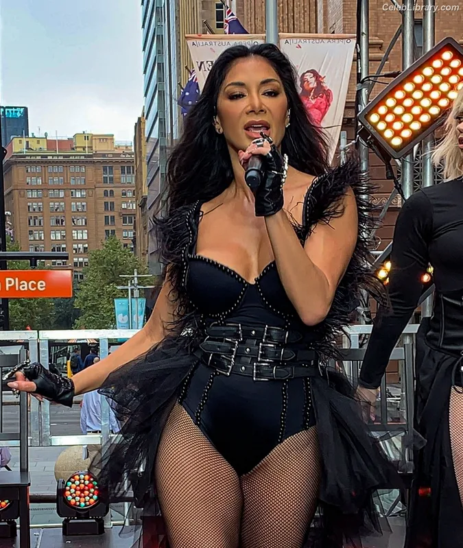 Nicole Scherzinger photo 22 of 1187