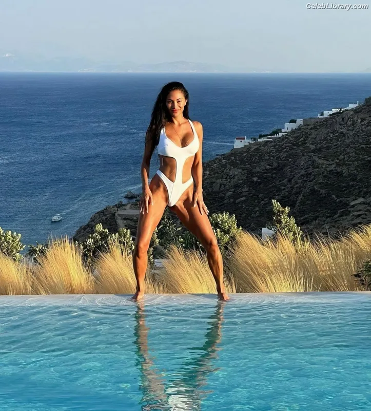 Nicole Scherzinger photo 22 of 1187