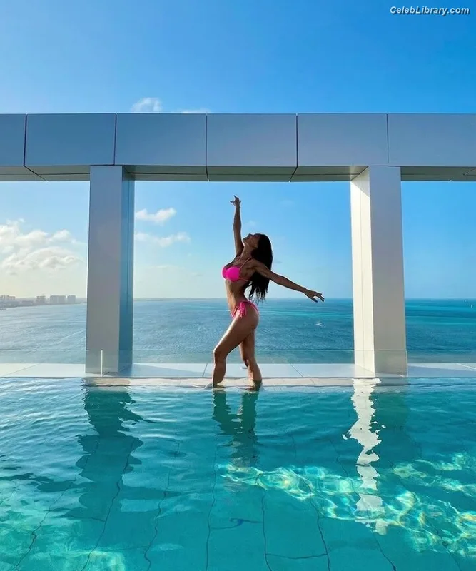 Nicole Scherzinger photo 15 of 1187