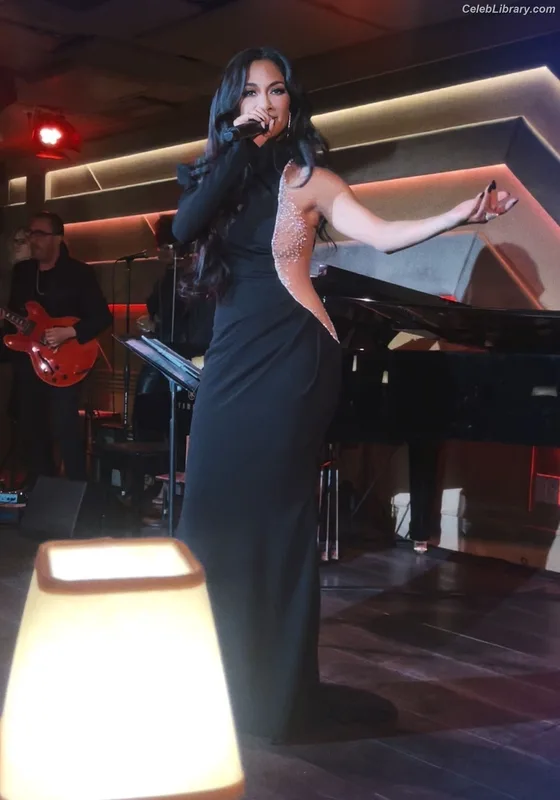 Nicole Scherzinger photo 14 of 1187