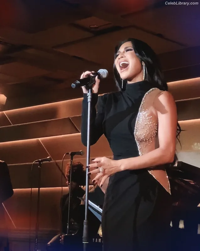 Nicole Scherzinger photo 1 of 1187