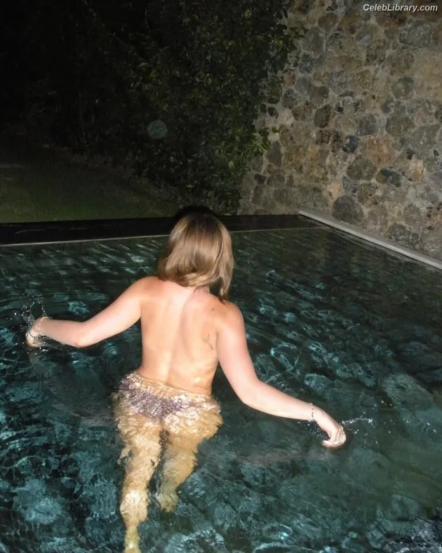 Nicole Wallace photo 1 of 258