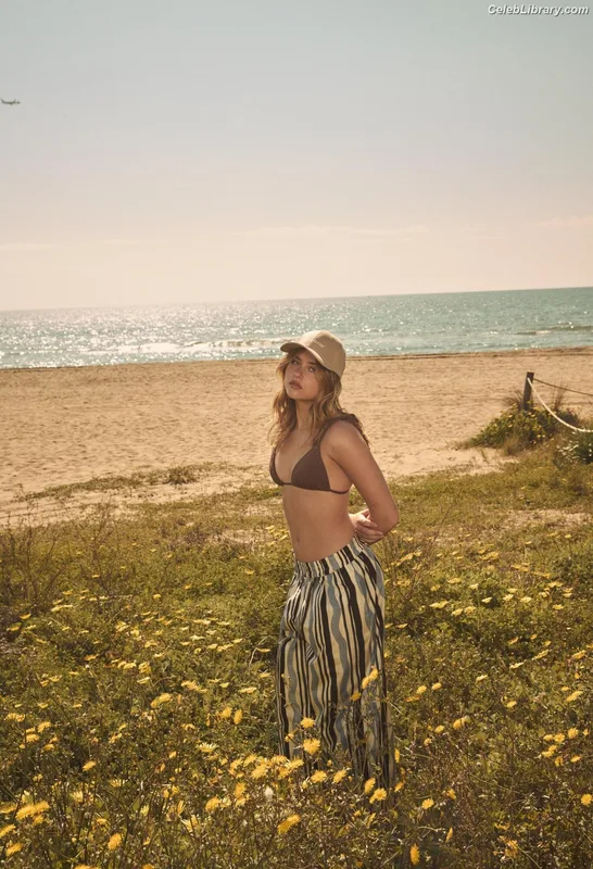 Nicole Wallace photo 5 of 258