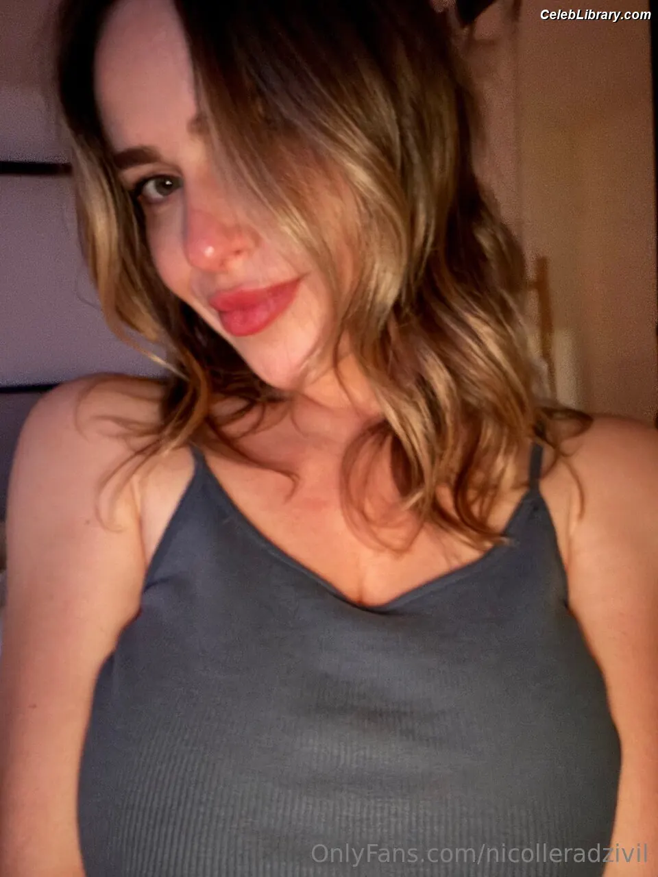 Nicolle Radzivil photo 7 of 123