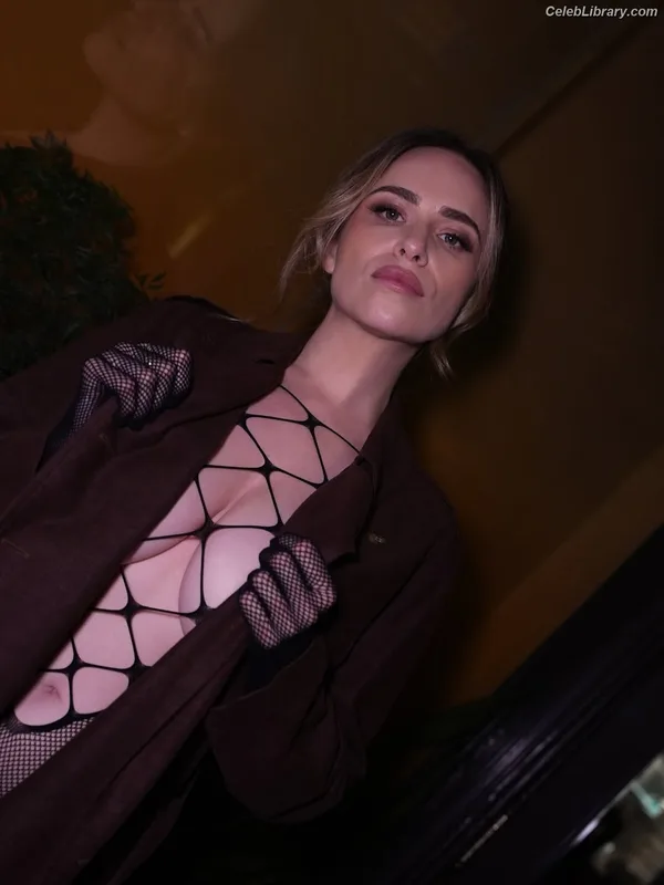 Nicolle Radzivil photo 1 of 124