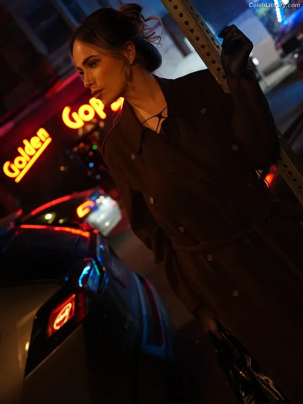 Nicolle Radzivil photo 6 of 124