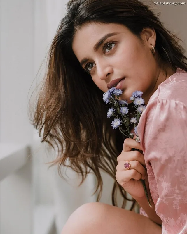 Nidhhi Agerwal photo 18 of 100