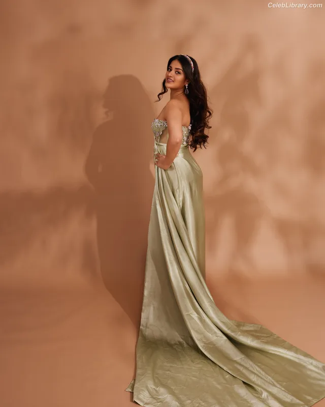 Nidhhi Agerwal photo 22 of 100