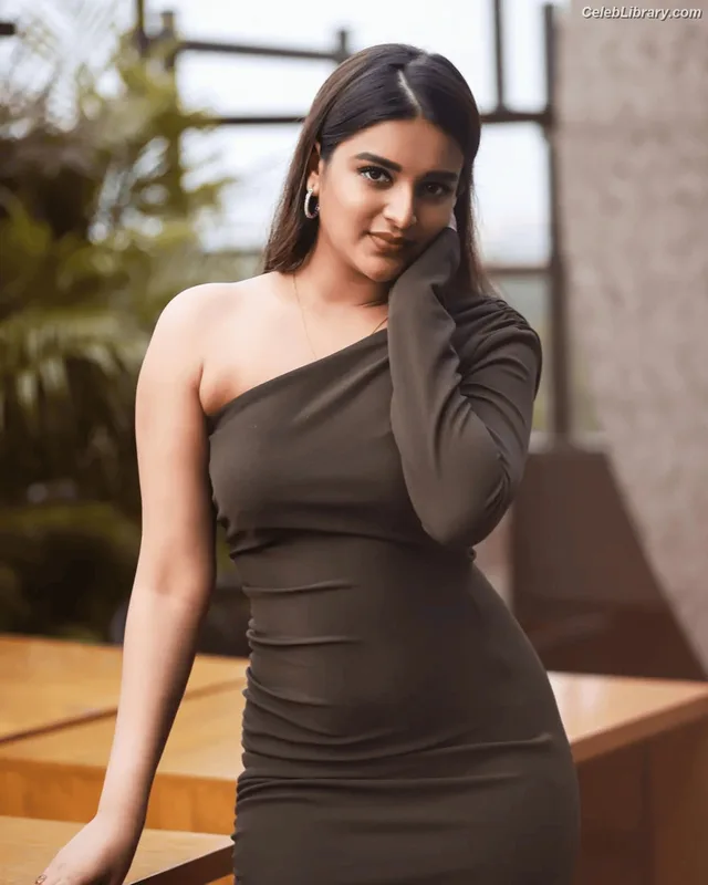 Nidhhi Agerwal photo 3 of 100