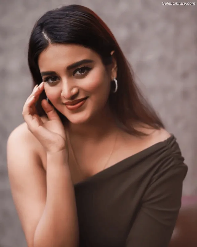 Nidhhi Agerwal photo 4 of 100