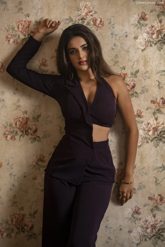 Nidhhi Agerwal photo 14 of 100