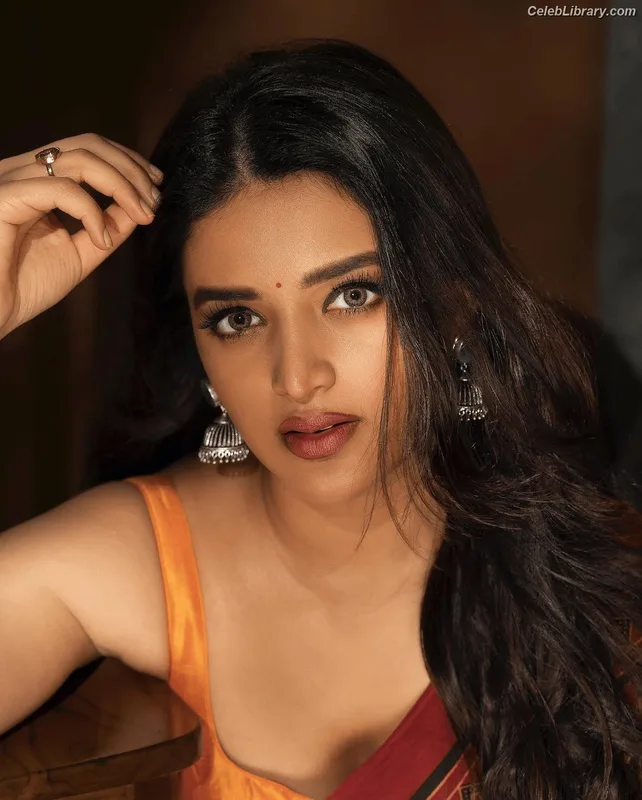 Nidhhi Agerwal photo 4 of 100