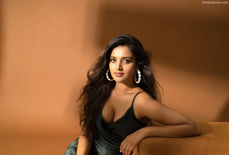 Nidhhi Agerwal photo 15 of 100