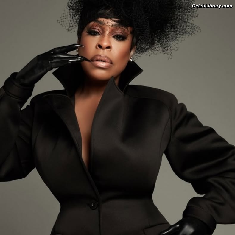 Niecy Nash photo 19 of 153