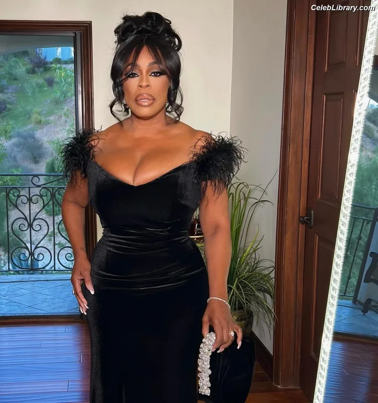 Niecy Nash photo 10 of 153