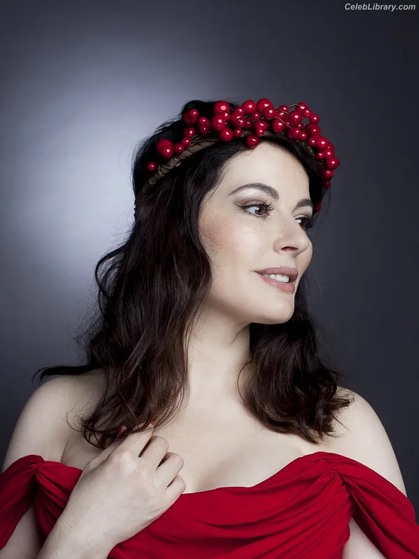 Nigella Lawson photo 8 of 355