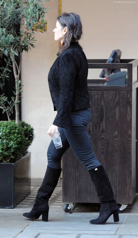 Nigella Lawson photo 3 of 355