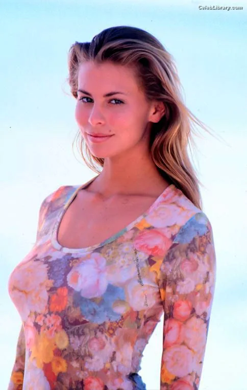 Niki Taylor photo 17 of 19