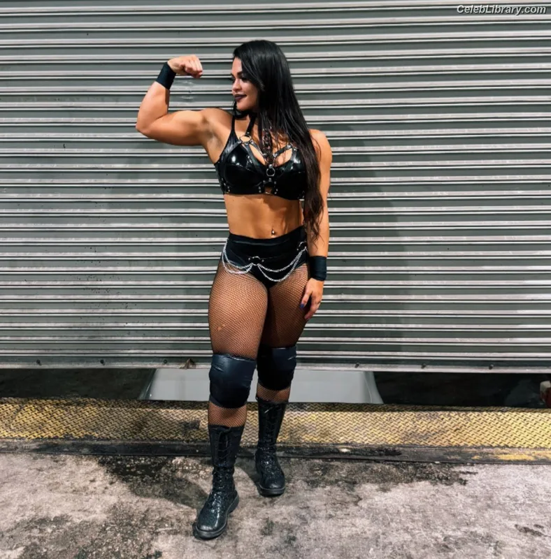Nikki Blackheart photo 10 of 177