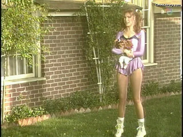 Nikki Cox photo 20 of 239