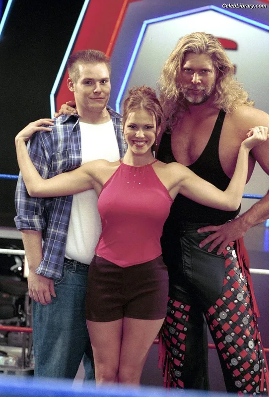 Nikki Cox photo 24 of 239