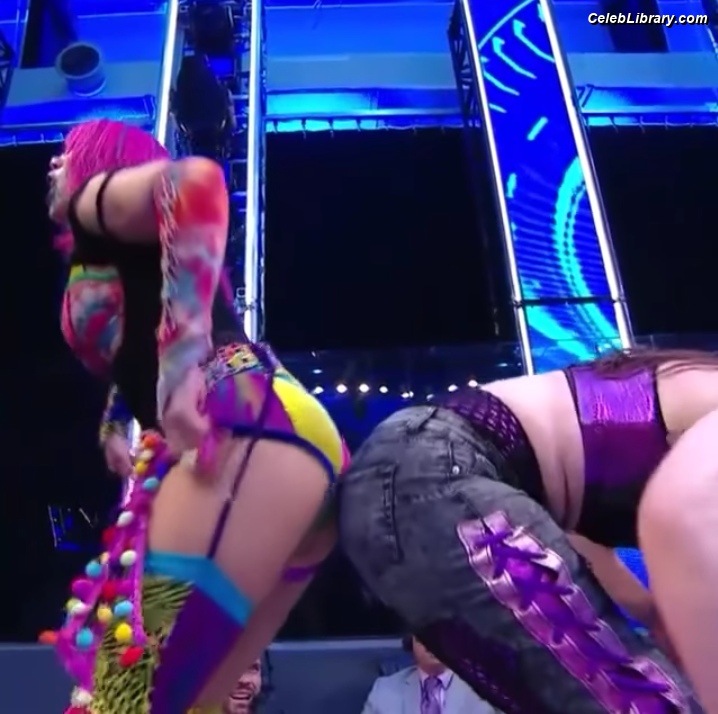 Nikki Cross photo 8 of 446