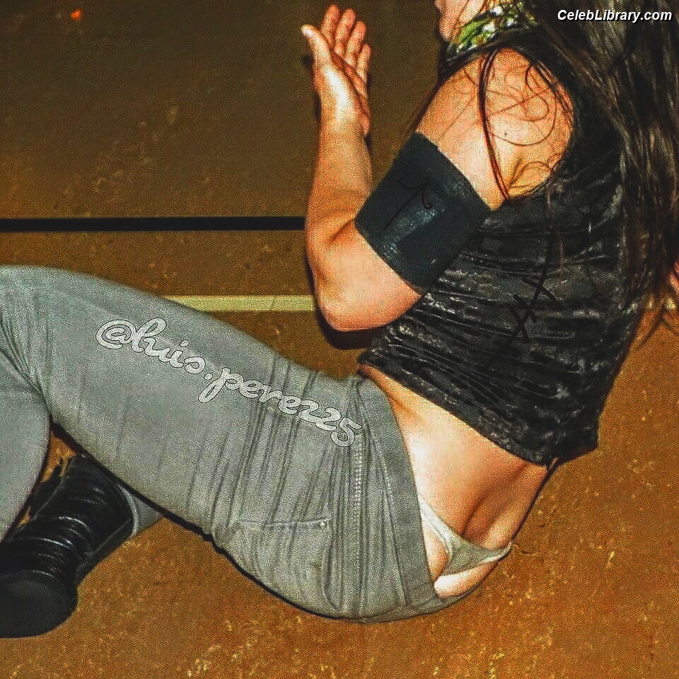 Nikki Cross photo 6 of 446