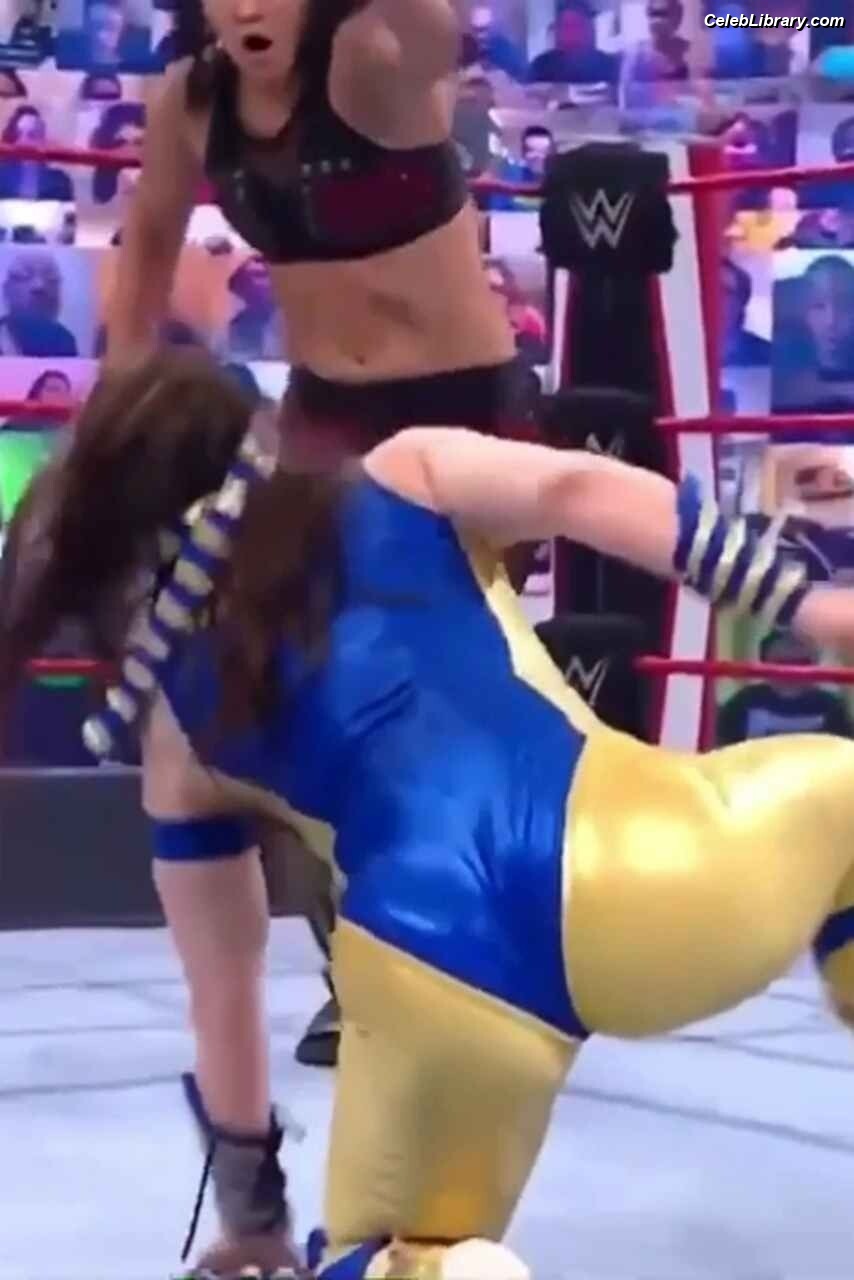 Nikki Cross photo 8 of 446