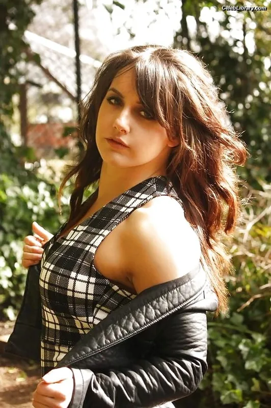 Nikki Cross photo 21 of 446