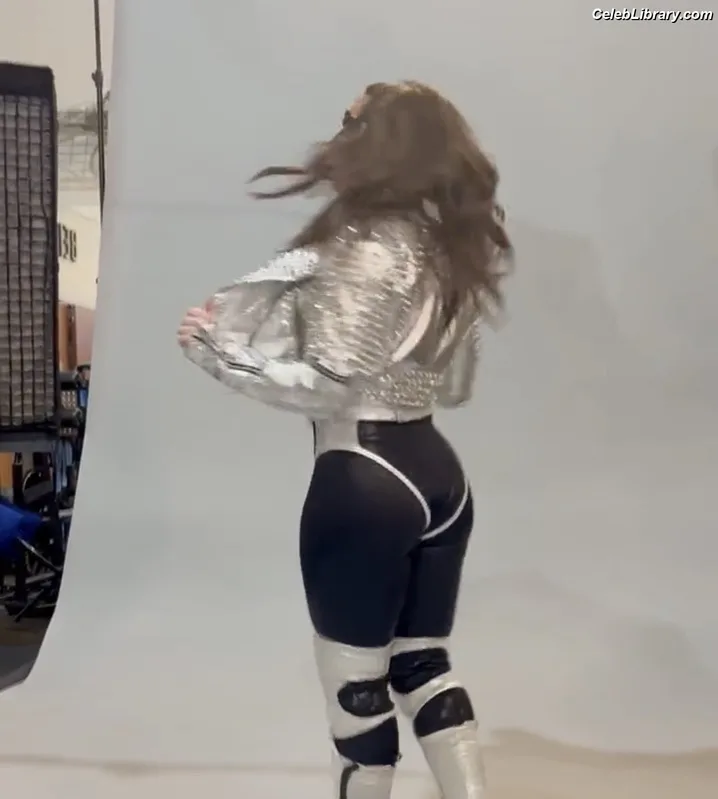 Nikki Cross photo 12 of 446
