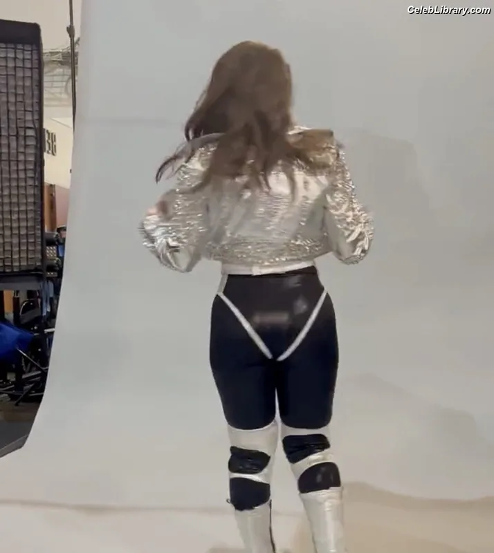 Nikki Cross photo 13 of 446