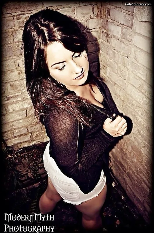 Nikki Cross photo 2 of 446