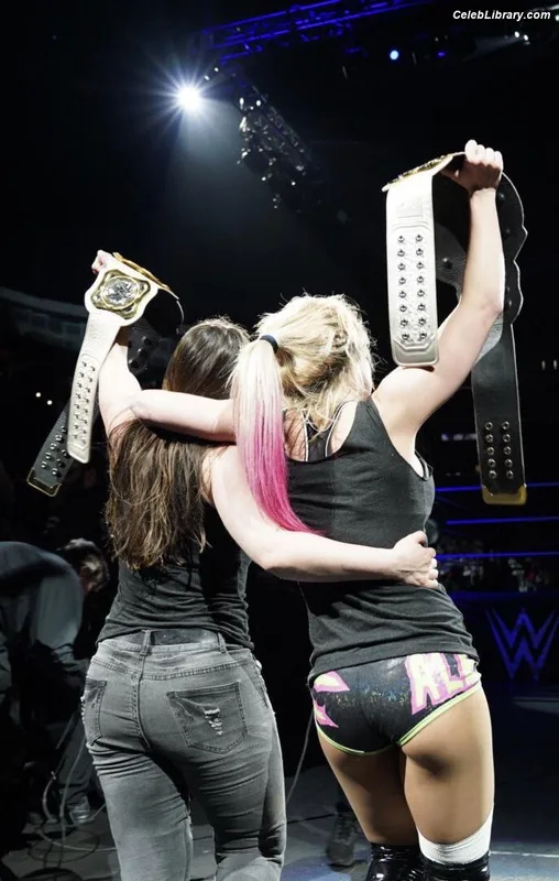 Nikki Cross photo 5 of 446