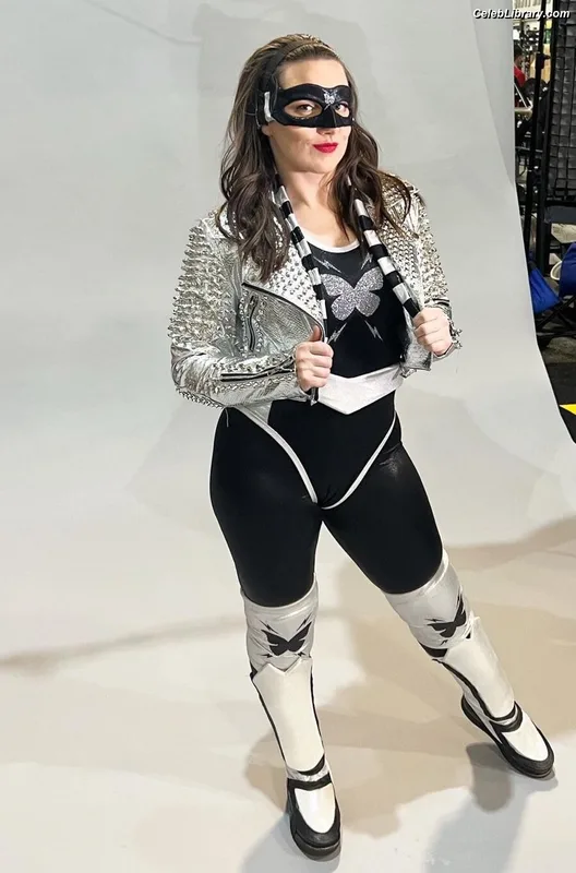 Nikki Cross photo 4 of 446