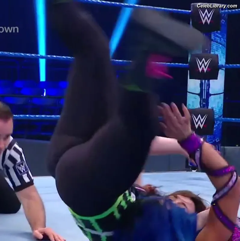 Nikki Cross photo 6 of 446