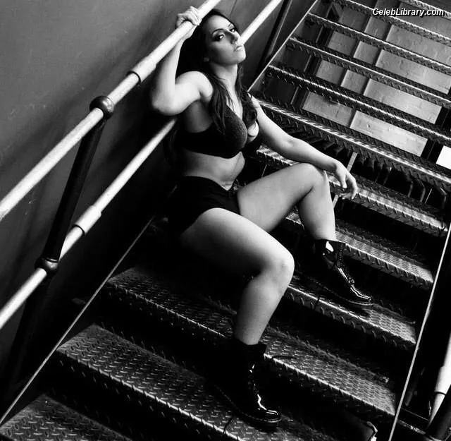 Nikki Cross photo 21 of 446