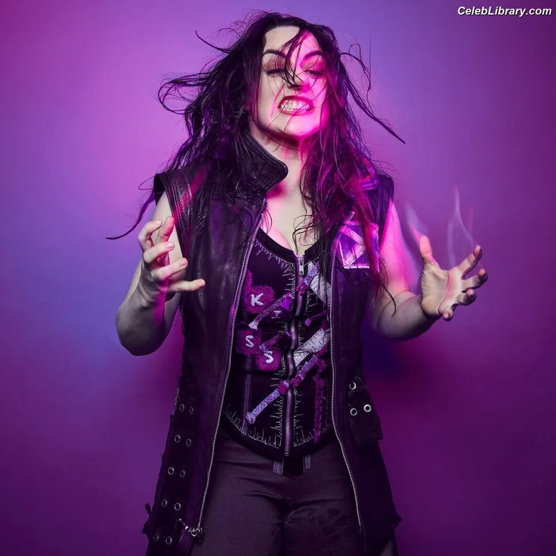 Nikki Cross photo 5 of 446