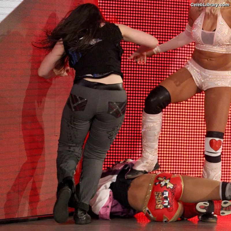 Nikki Cross photo 12 of 446
