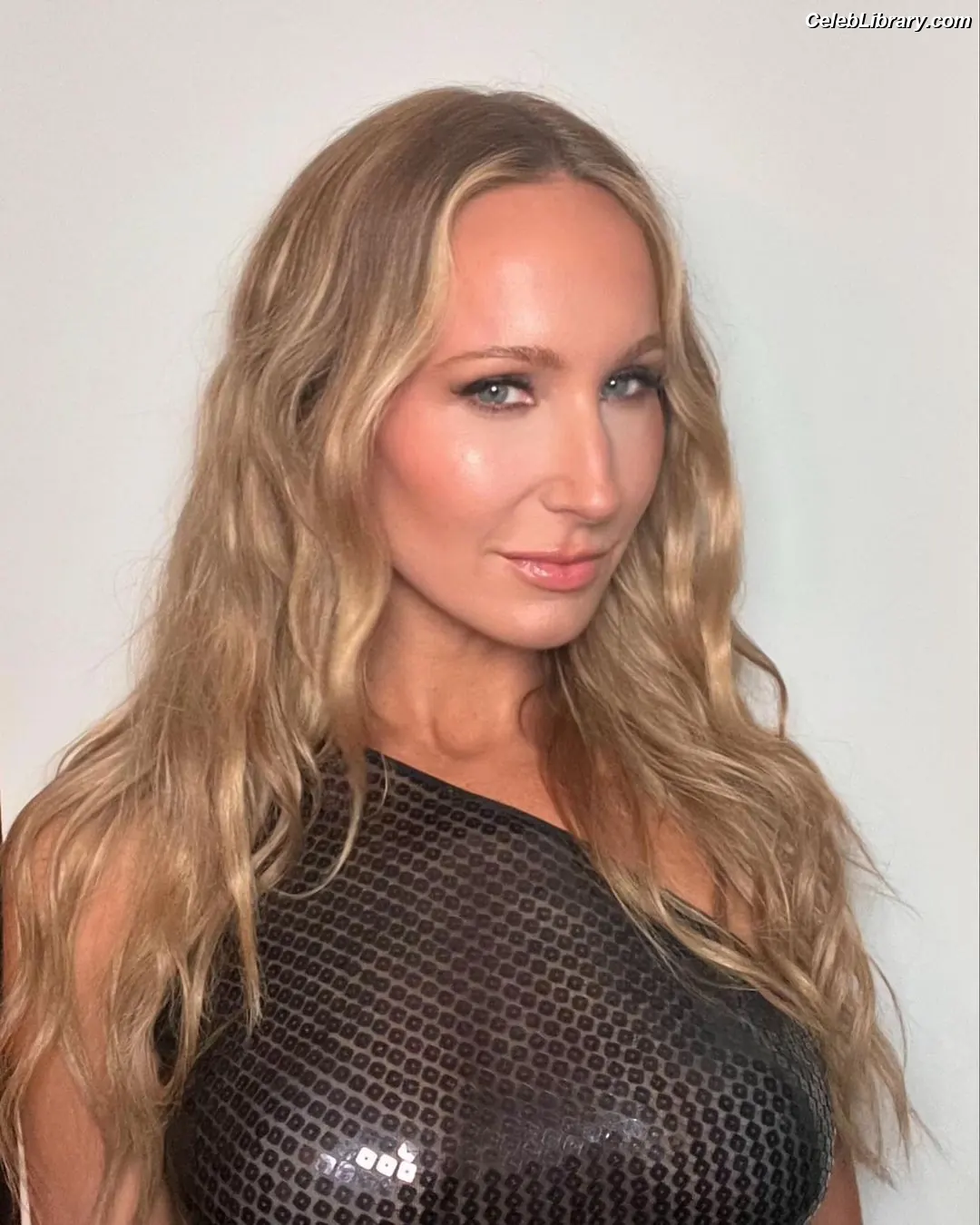 Nikki Glaser photo 20 of 559