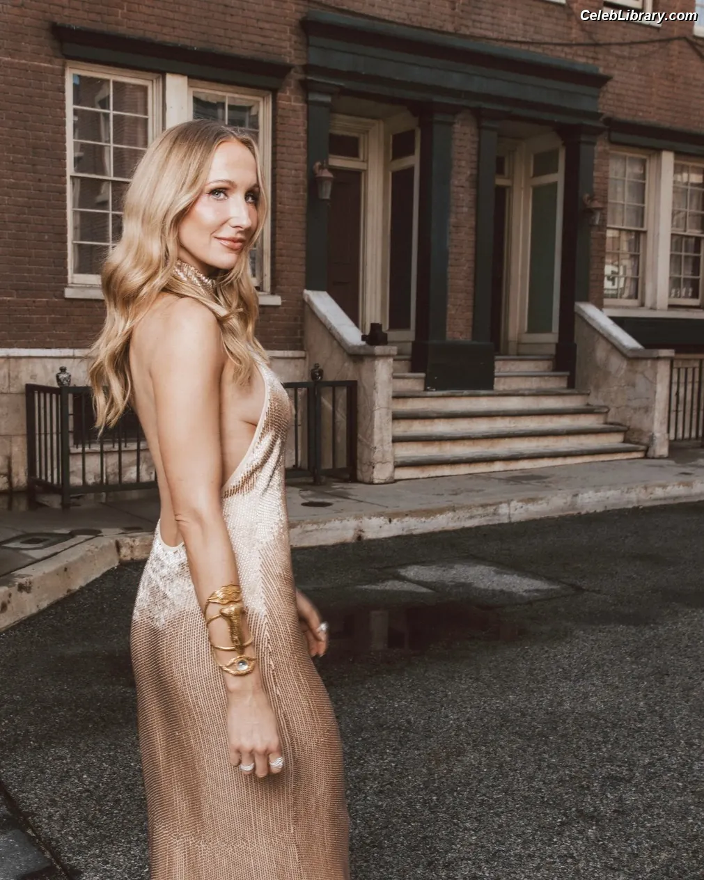 Nikki Glaser photo 15 of 559