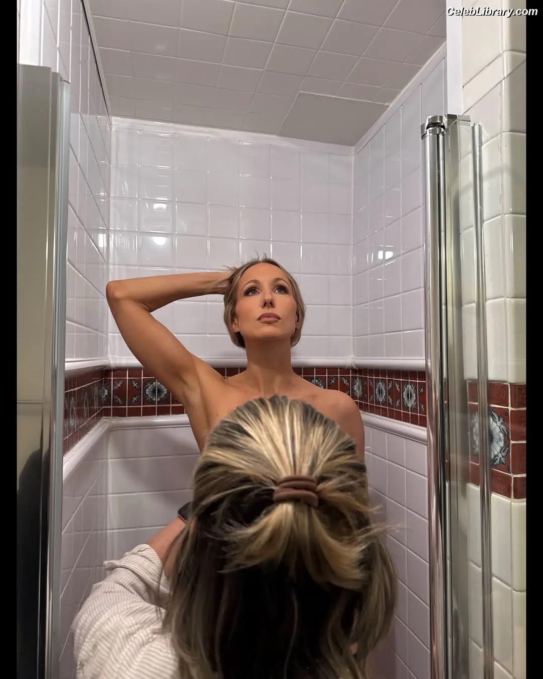 Nikki Glaser photo 9 of 559