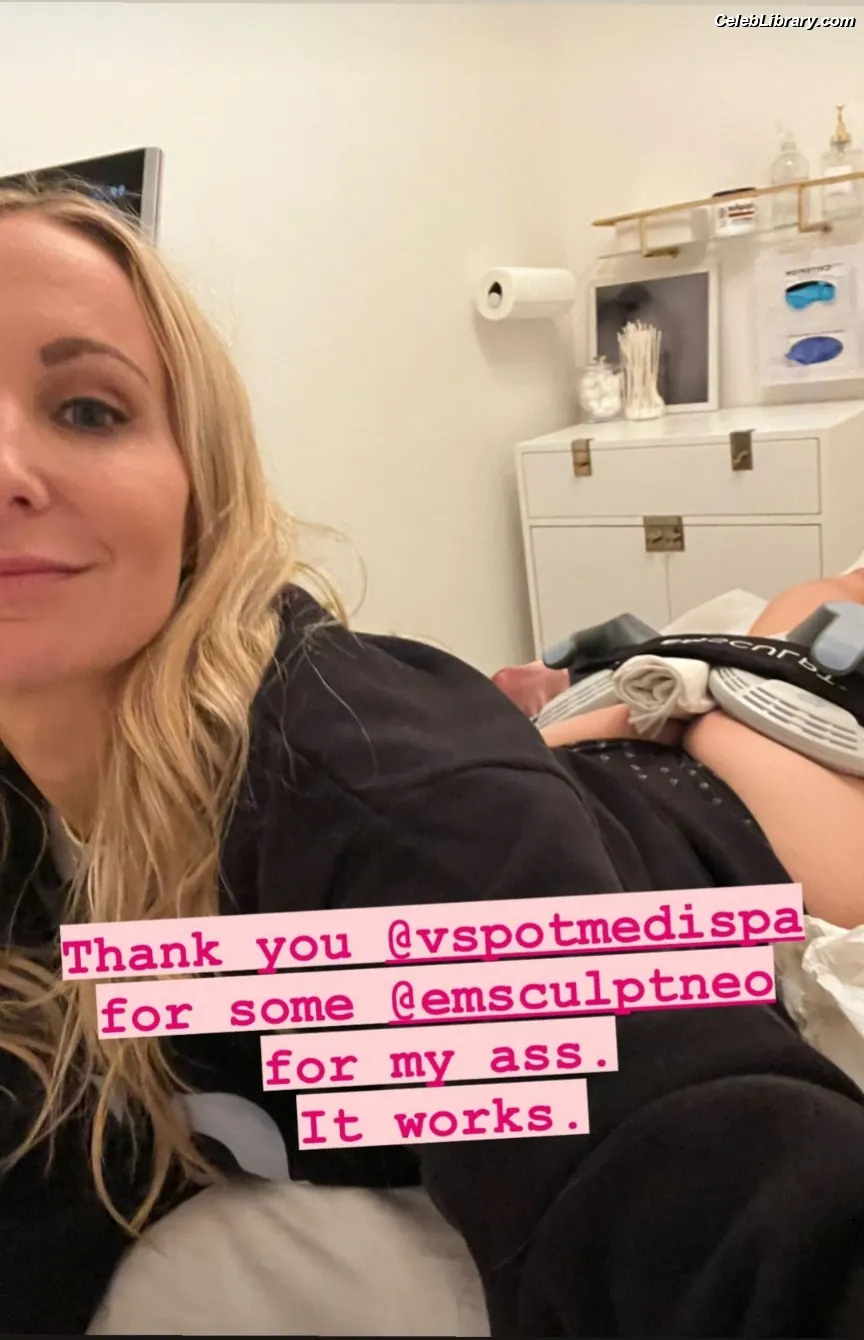 Nikki Glaser photo 18 of 559