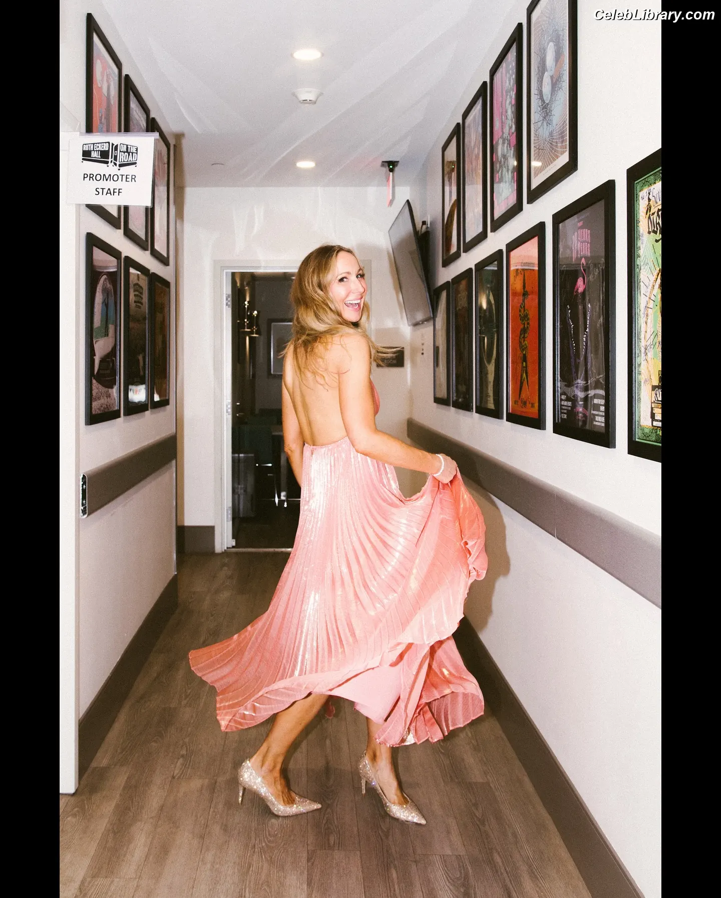 Nikki Glaser photo 4 of 559