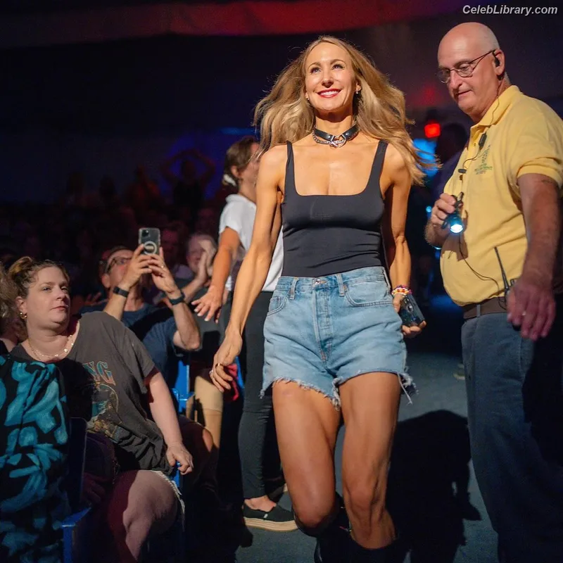 Nikki Glaser photo 7 of 560