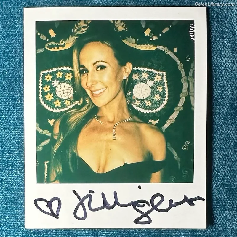 Nikki Glaser photo 13 of 560